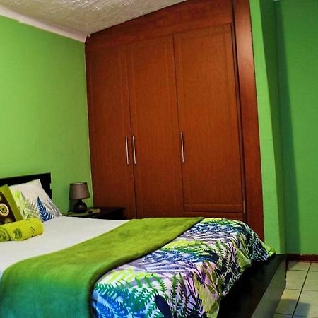 Berry Bliss Guest House Gaborone Exteriör bild