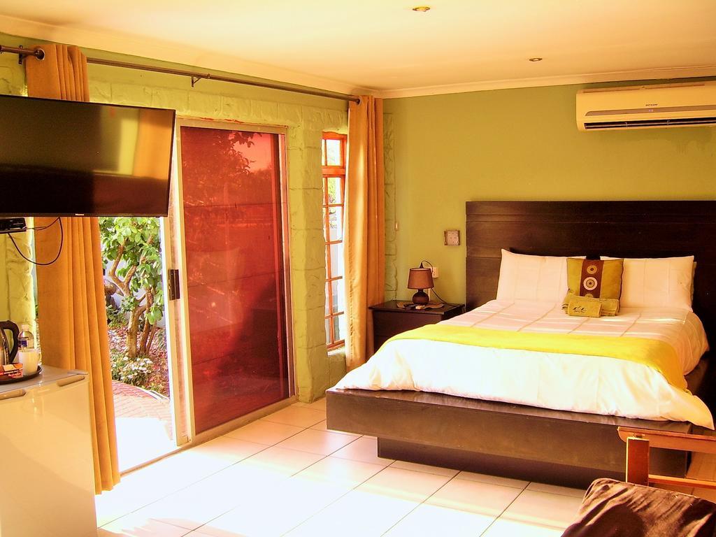 Berry Bliss Guest House Gaborone Exteriör bild