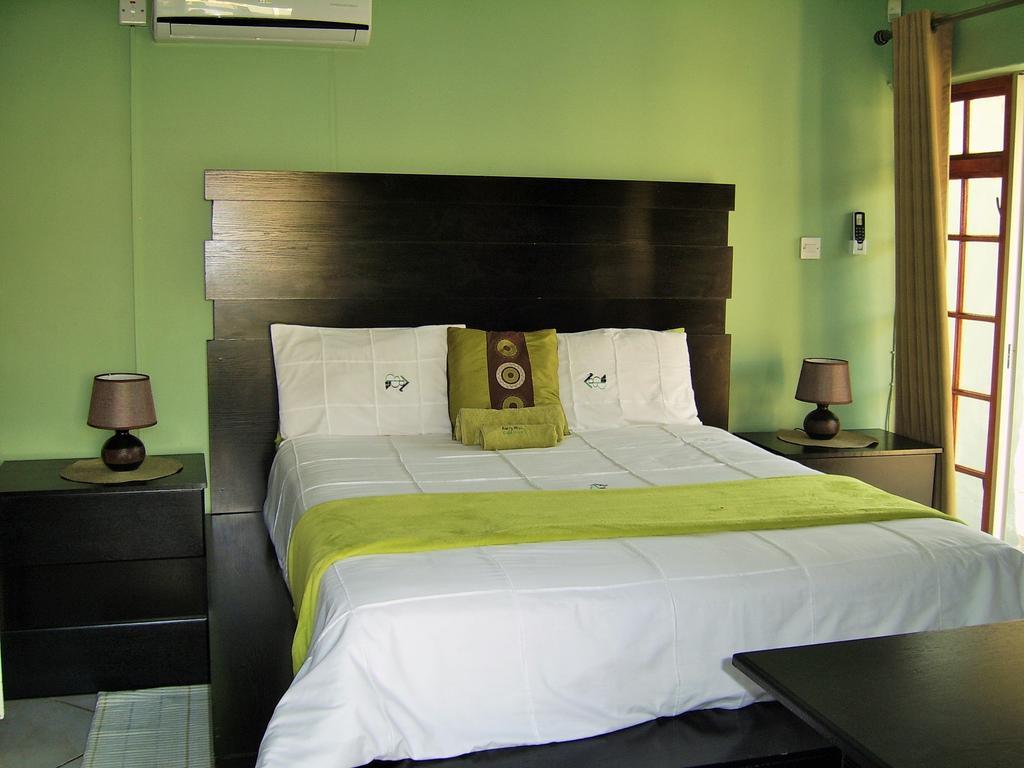 Berry Bliss Guest House Gaborone Exteriör bild