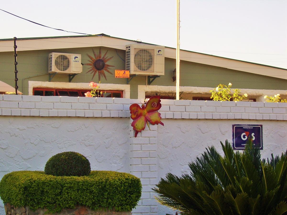 Berry Bliss Guest House Gaborone Exteriör bild